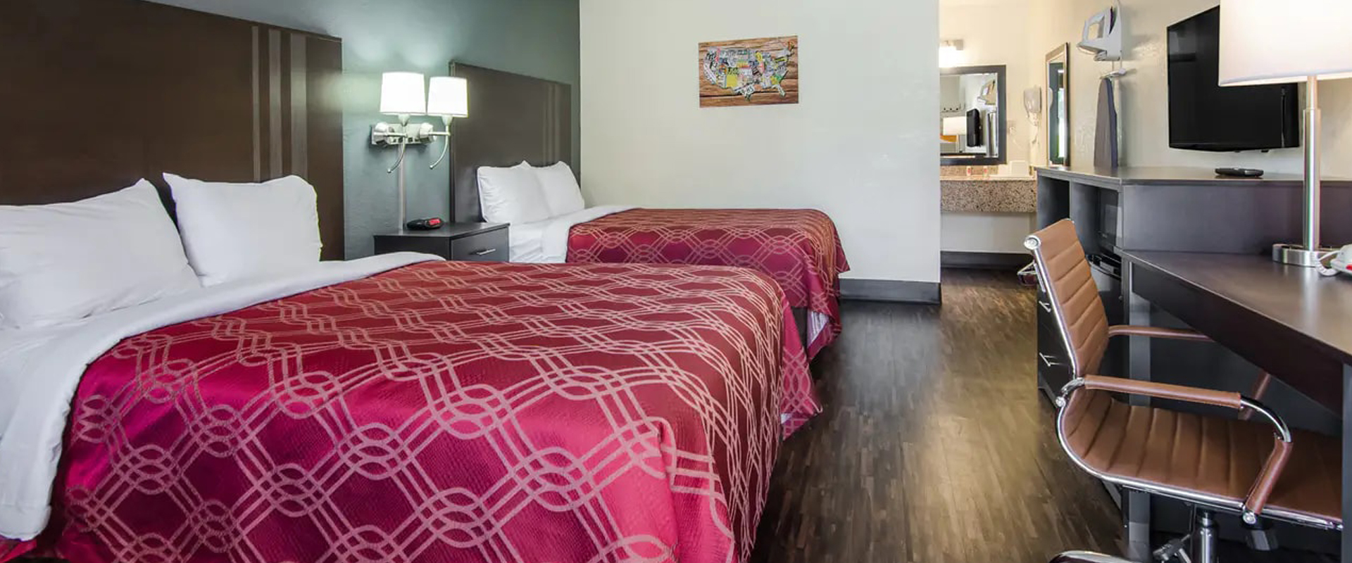 Econo Lodge Near Motor Speedway Doublebed